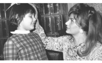 Evo kako u 58. godini izgleda ćerka Silvane Armenulić, kažu da je preslikana pevačica – 47 GODINA NAKON TRAGIČNOG GUBITKA MAJKE ONA I DALJE TUGUJE (FOTO)