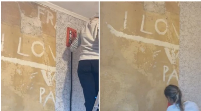 Renovirala kuću pa ISPOD TAPETA pronašla misterioznu poruku: Kada je pročitala ŠTA PIŠE NA ZIDU, RASPALA SE OD TUGE