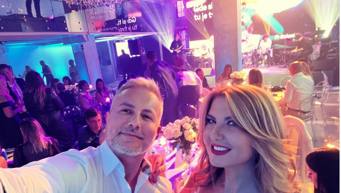 Suđeno joj je da joj svekrva kroji kapu: Vesna Dedić otputovala na romantično putovanje sa dečkom, on poveo i mamu! (FOTO)