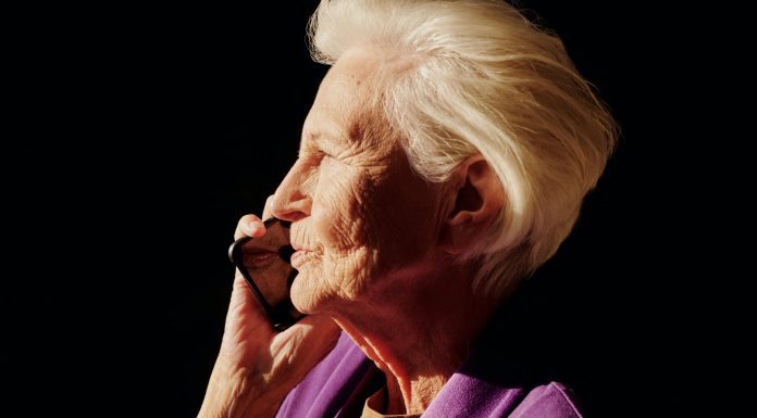 PENZIONERKA NASELA NA MASNU PREVARU PA OSTALA BEZ KUĆE I NOVCA, sad živi u autu: Htela da ljubi mladog udovca, a prošla kao bosa po trnju, gde joj je pamet bila?!