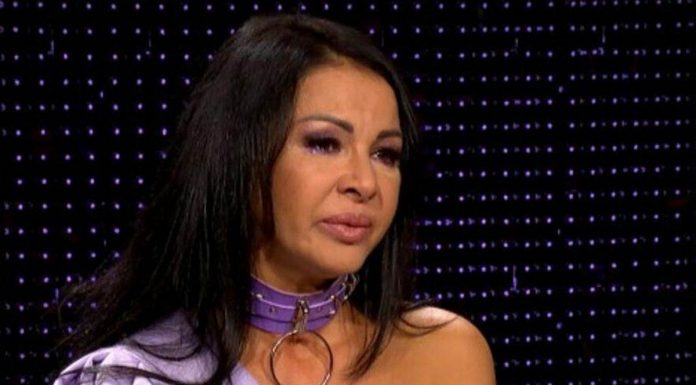 PEVAČICA PRODAVALA VILU ZA 2 MILIONA EVRA, A SIN RADI KAO MOLER! Folkerka ga rodila maloletna i 10 godina ga nije videla!