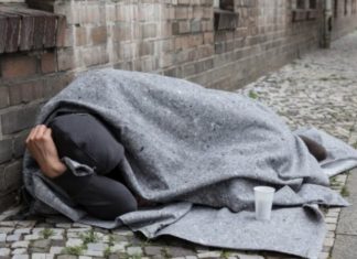 Žena iz Novog Sada prišla beskućniku da mu da nešto novca: Šokirala se kada je saznala ko je on