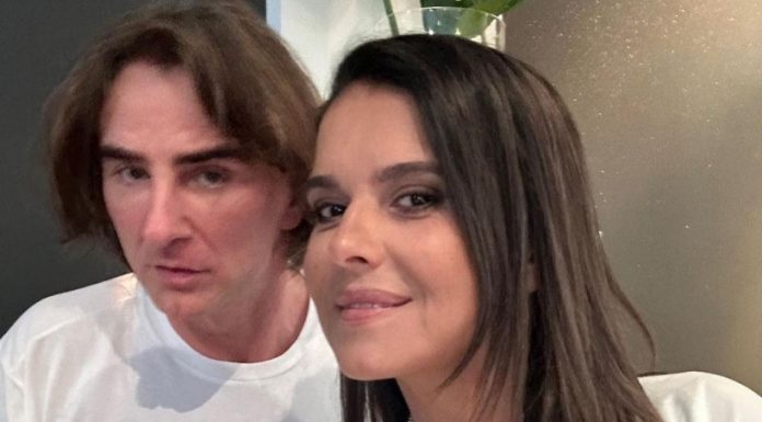 PARA NIKAD DOSTA: Pojavio se snimak Željka Mitrovića u Londonu – Milica ga naterala da svira na ulici za pare, komentari samo pljušte