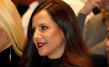 PRVA DAMA SRBIJE građanima čestitala Novu godinu, ali svi govore o njenoj haljini: Boja koju niko nije očekivao na Tamari Vučić