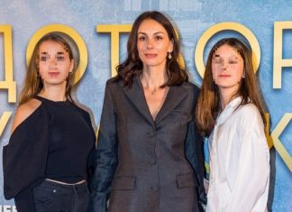 Sloboda Mićalović otkrila kakve joj muke ćerke zadaju, ni Vojinova strogoća ne pomaže, nije lako sa tinejdžerkama (FOTO)