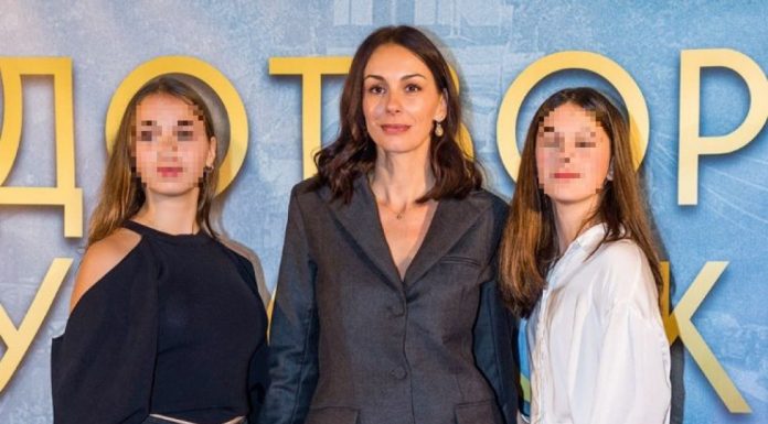 Sloboda Mićalović otkrila kakve joj muke ćerke zadaju, ni Vojinova strogoća ne pomaže, nije lako sa tinejdžerkama (FOTO)