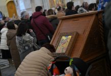 Običaji za drugi dan Božića, OBAVEZNO IH ISPOŠTUJTE: Danas se mire zavađeni, a jedno u kući nikako ne smete da uradite