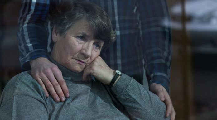 Celo selo mi se smeje jer SNAJA NEĆE DA PUSTI POPA U KUĆU: Nevernica je i ne želi ni dinara da da “mantijašima” – Za sve je kriva PRIJA