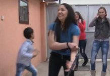 NEKADA NA PIJAČNOJ TEZGI PRODAVALA GAĆE DA PREŽIVI, a danas se ubija od para – Pevačica se kupa u svili i kadifi