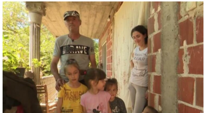 Nijedna SRPKINJA GA NIJE HTELA – Branislav je oženio albanku u 51. godini, i doveo je na selo – Rodila mu je četvoro dece, EVO kako danas žive…