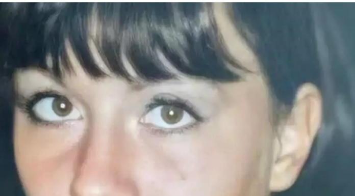 Ovu fotografiju bi najradije spalila: Da li prepoznajete pevačicu sa slike? – Danas izgleda potpuno drugačije, evo ko je u pitanju