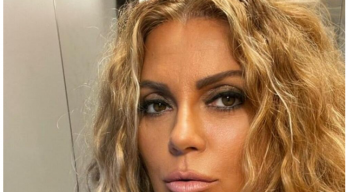 Promenila je veru, a njena PRETUŽNA pesma krije jezivu priču – Indira Radić imala je tešku sudbinu a najgore joj je bilo kada su joj OTELI SINA