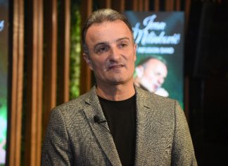 Sve od drveta je sam napravio pa i kuhinju: Vila Ivana Milinkovića nalik je na španske hacijende, zavirite u nju (FOTO)