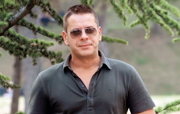 Milica mu rodila dvoje dece, on je odveo pred matičara i rekao “NE”: Ovo je 15 godina MLAĐA CRNKA KOJU LJUBI VLADO GEORGIEV