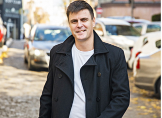 Ovo je dama koju je Pljaka voleo više od života, a evo kakav je danas njen odnos sa sinom glumcem: POGLEDAJTE PRVU FOTOGRAFIJU MAJKE VUKA KOSTIĆA!