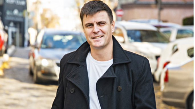 Ovo je dama koju je Pljaka voleo više od života, a evo kakav je danas njen odnos sa sinom glumcem: POGLEDAJTE PRVU FOTOGRAFIJU MAJKE VUKA KOSTIĆA!