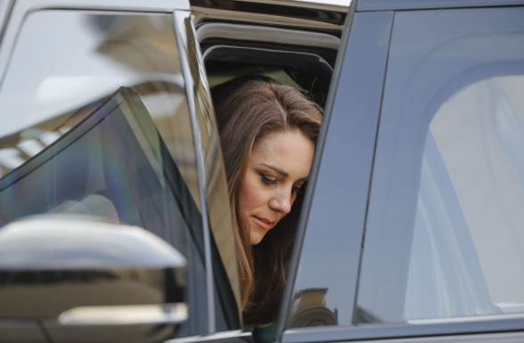 SVI MISLE DA IMA DVOJNICU: Britanski mediji danima ćute o novim fotografijama Kejt Midlton, razlog je ozbiljan