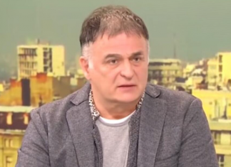 DOK LEKA LJUBI 3 DECENIJE MLAĐU, NJEGOVA PRVA ŽENA DRUGOM RAĐA TROJE DECE: Našla mu 15 godina mlađu zamenu