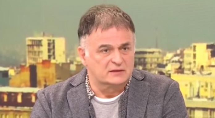 DOK LEKA LJUBI 3 DECENIJE MLAĐU, NJEGOVA PRVA ŽENA DRUGOM RAĐA TROJE DECE: Našla mu 15 godina mlađu zamenu