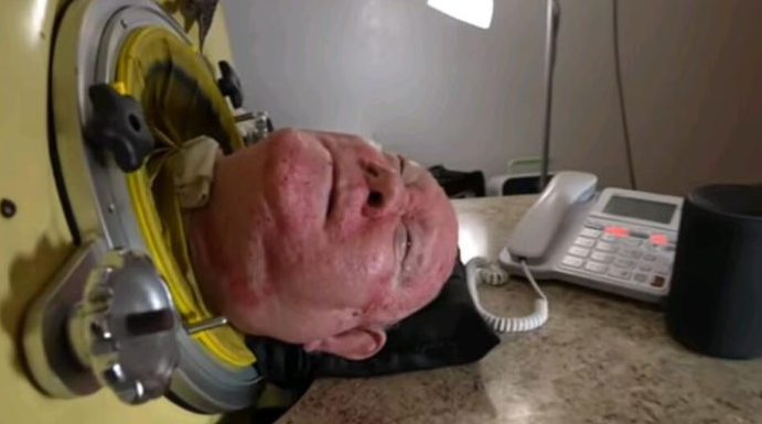 OVAJ ČOVEK JE PREKO 70 GODINA BIO ZAROBLJEN U GVOZDENOM SANDUKU: Jeziva sudbina koja ŠOKIRA, ali on se smatra SREĆNIKOM