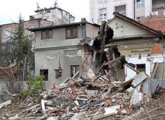 Pravila koja spašavaju živu glavu i koja MORATE ZNATI: EVO ŠTA DA URADITE U SLUČAJU ZEMLJOTRESA