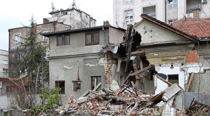 Pravila koja spašavaju živu glavu i koja MORATE ZNATI: EVO ŠTA DA URADITE U SLUČAJU ZEMLJOTRESA