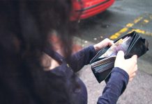 NOVOSAĐANKA NAŠLA KOVERTU PUNU PARA, NA NJOJ SAMO OVA REČ Ubrzo joj je zazvonio telefon sa jednim pitanjem! Sve se odigralo u 17H