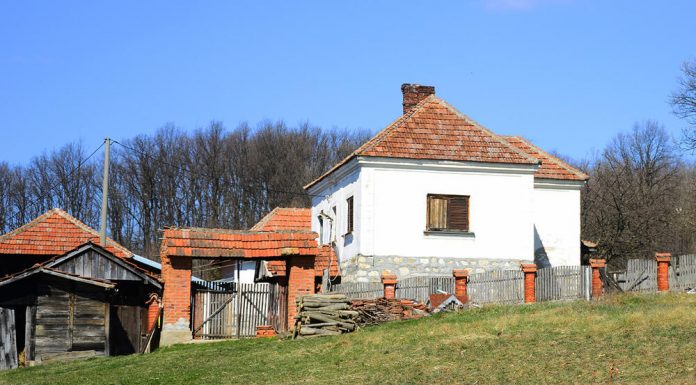 SRBIN NAKON BABINE SMRTI NASLEDIO POLA KUĆE, ALI NA POTEZ TETKE NIJE RAČUNAO: “Samo sam na vratima zatekao OVAJ PAPIR”