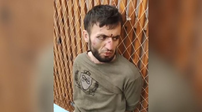 OVO JE VOĐA TERORISTA KOJI SU POČINILI MASAKR U MOSKVI: Novi snimak saslušanja, vezane mu ruke i noge, uopšte ne zna ruski (VIDEO)