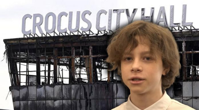 RUSIJA SE ODUŽUJE DEČAKU HEROJU: Hrabri garderober spasio više od 100 posetilaca koncerta nakon UPADA TERORISTA (VIDEO)