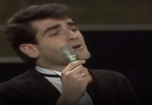 NA OVOM SNIMKU GA NIKO NE PREPOZNAJE: Ovako je pre 30 godina izgledao čovek koji se pre pevanja bavio ugostiteljstvom