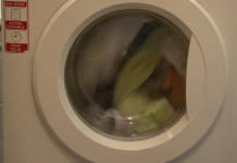 U VEŠ MAŠINU UBACITE VLAŽNU MARAMICU: Iznenadit ćete se kada izvadite haljine nakon pranja , EVO ŠTA ĆE SE DESITI