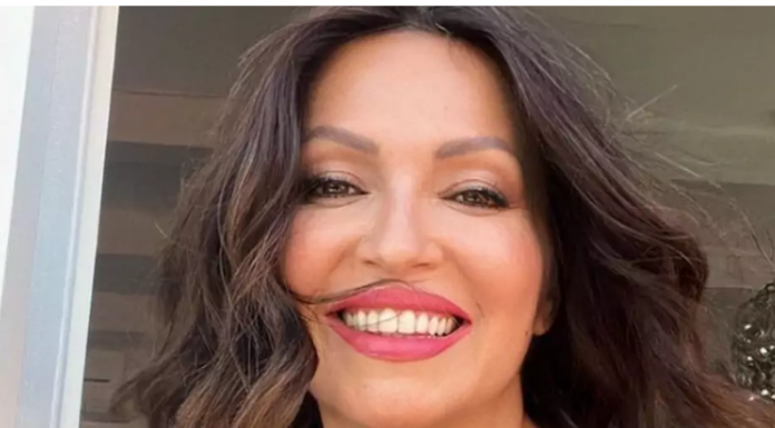 Fanovi oduševljeni: Nina Badrić jedva preživela razvod, a sad CVETA u zagrljaju srpskog voditelja (FOTO)