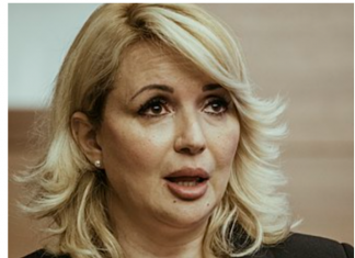 NIKO NE VERUJE DA JE OVO ONA: Isplivala fotka IZ MLADOSTI DARIJE KISIĆ – Crna duga kosa, tanke usne ni nalik današnjoj ženi