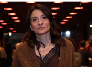 Uhvaćena s nepoznatim muškarcem, da li je ovo Anjin novi dečko? – Mandina supruga spremna za novu ljubav