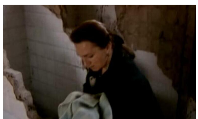 TEŠKA RATNA 1993. U SARAJEVU: Ivanka pošla po vodu pa u RUŠEVINAMA videla smotuljak: Kada ga je razgrnula videla je ŽIVU BEBU i cedulju sa tužnom porukom