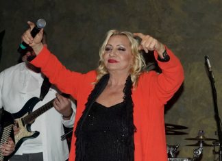 Veče na groblju i ikona Svetog Đorđa sve su promenili – Slika Vesne Zmijanac i Miroslava Ilića iz vremena kada su ludovali (FOTO)