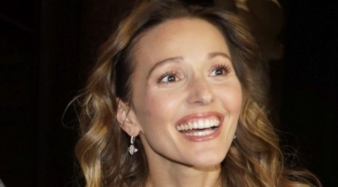 Svi su se okretali za njom: Jelena Đoković prošetala Monte Karlom u moćnom prolećnom stajlingu, OVO JE HIT SEZONE (FOTO)