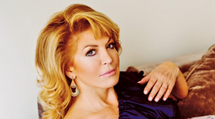 Suzana Mančić oduvala sve na estradi: U hit haljini za žene 50+, nema ko da joj stane na crtu- pozavidele bi joj i mlađe