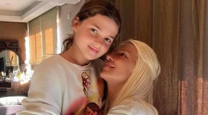 Da li biste smele da obučete haljinu Nike Tošić: Mama Jelena oduševljena modelom, a ostali?