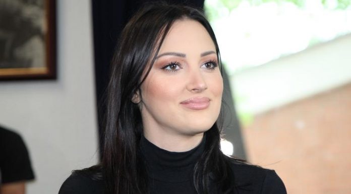 Aleksandra Prijović u odličnim odnosima s maćehom: Evo kako je majka BORKA prihvatila ovu njenu odluku