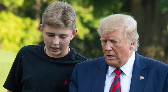 SVET BRUJI O SINU MELANIJE I DONALDA TRAMPA: Kad je izašao iz automobila SVI SU ZANEMELI “Da li je ovo moguće?”