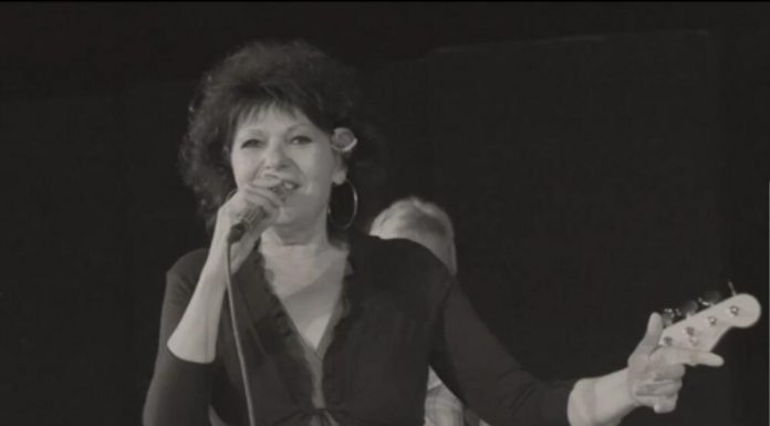 Naša pevačica je sahranila sina jedinca i druga kuća joj je postalo groblje: “PONEKAD POMISLIM DA SEBI ODUZMEM ŽIVOT”!