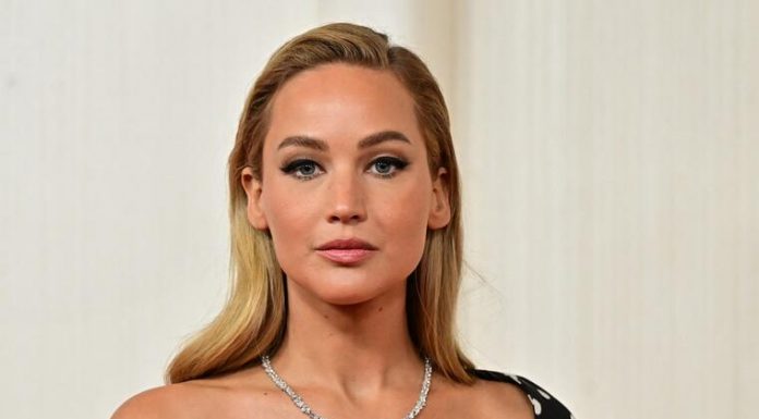 NEVIĐENA TRANSFORMACIJA DŽENIFER LORENS: Nakon što je unajmila novu stilistkinju, odlučila je da se TOTALNO promeni