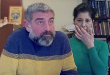 RODITELJI IZ BANJALUKE DOŠLI DO JEZIVOG OTKRIĆA NAKON ŠTO IM JE REČENO ZA SMRT BEBE: Iskopali smo grob i našli samo PRAZNU FLAŠU