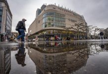 SUDBINA NEMAČKOG DIVA VISI O KONCU: Jedan od najvećih maloprodajnih lanaca u Evropi proglasio bankrot UGROŽENO 13.000 RADNIH MESTA