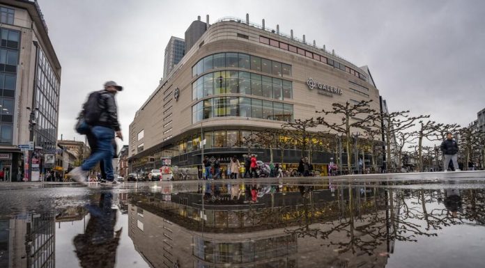 SUDBINA NEMAČKOG DIVA VISI O KONCU: Jedan od najvećih maloprodajnih lanaca u Evropi proglasio bankrot UGROŽENO 13.000 RADNIH MESTA