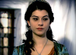 Ovo sigurno niste znali: POZNATA TURSKA GLUMICA JE JUGOSLOVENKA I TEČNO GOVORI SRPSKI –  Izgleda kao bomba a  druži se s našom ČUVENOM PEVAČICOM