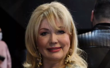 Isplivala fotka koja je sve frapirala: Lice Suzane Mančić na pragu osme decenije bez šminke dokazuje da se od GODINA NE MOŽE POBEĆI