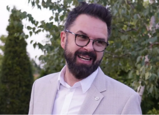 Od Petra Graša danas nema srećnijeg čoveka! Porodica slavi, fanovi još jednom čestitaju (FOTO)